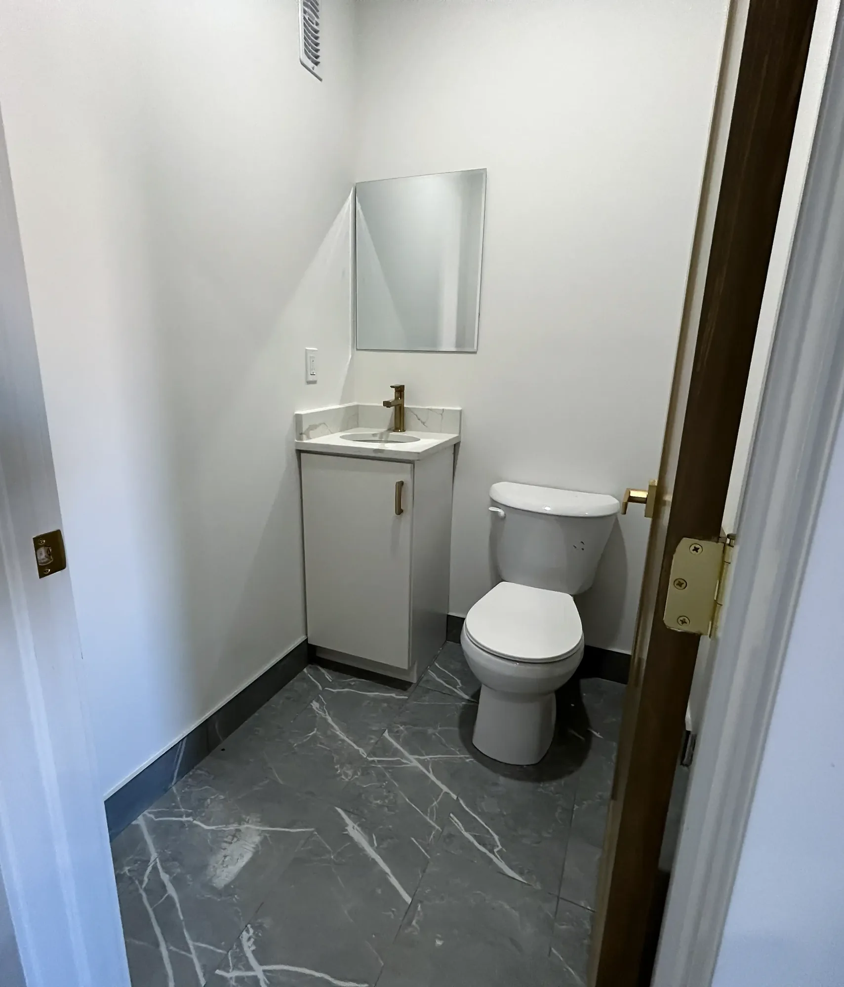 1485 Erie St, Bathroom